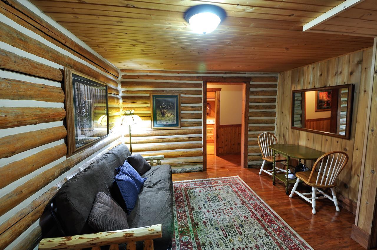 Glacier Homestead Coram Exterior foto