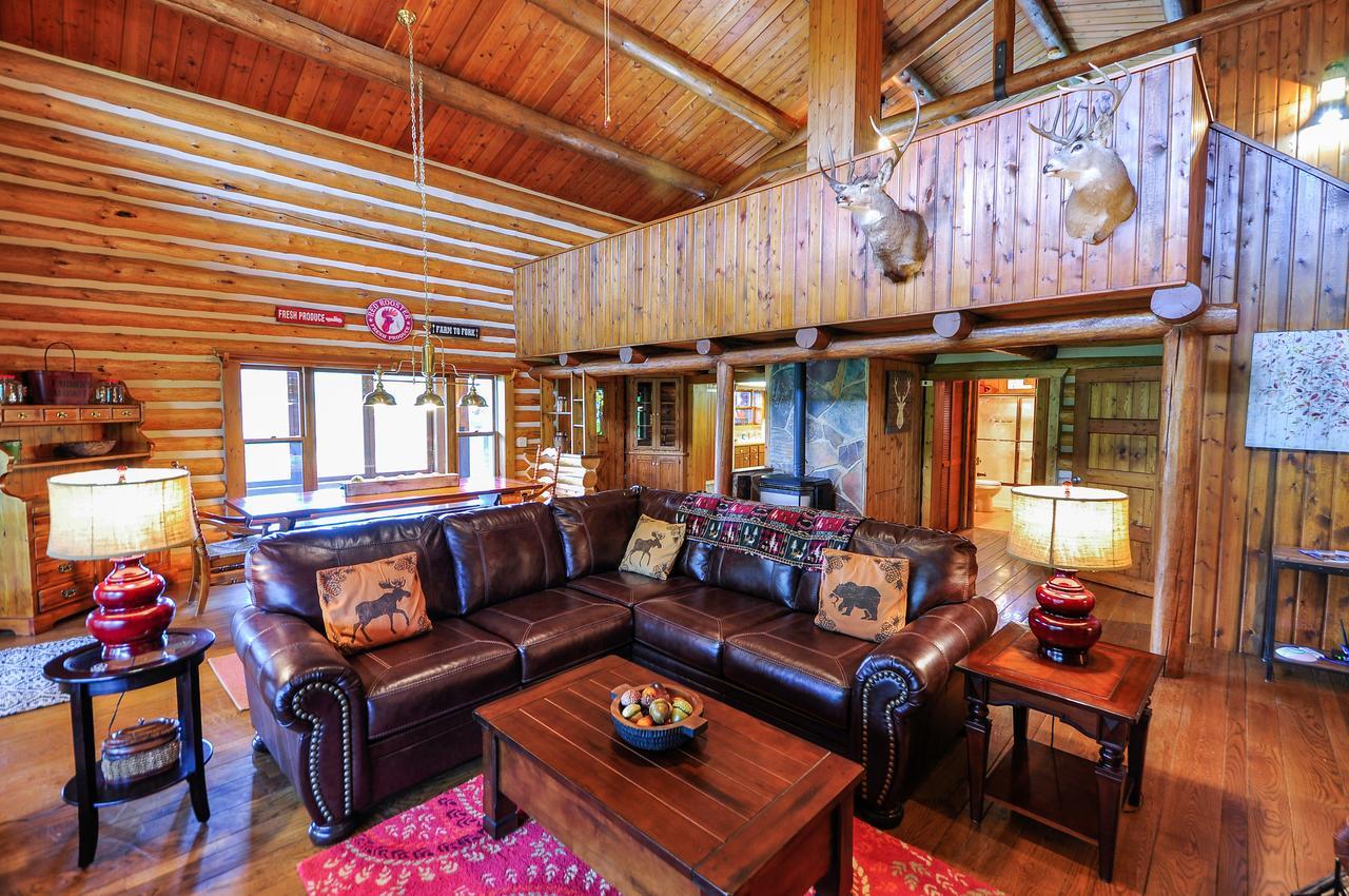 Glacier Homestead Coram Exterior foto