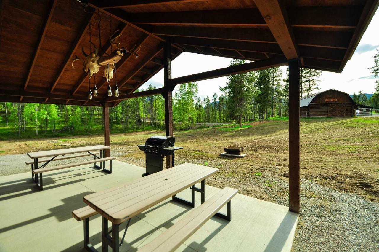 Glacier Homestead Coram Exterior foto